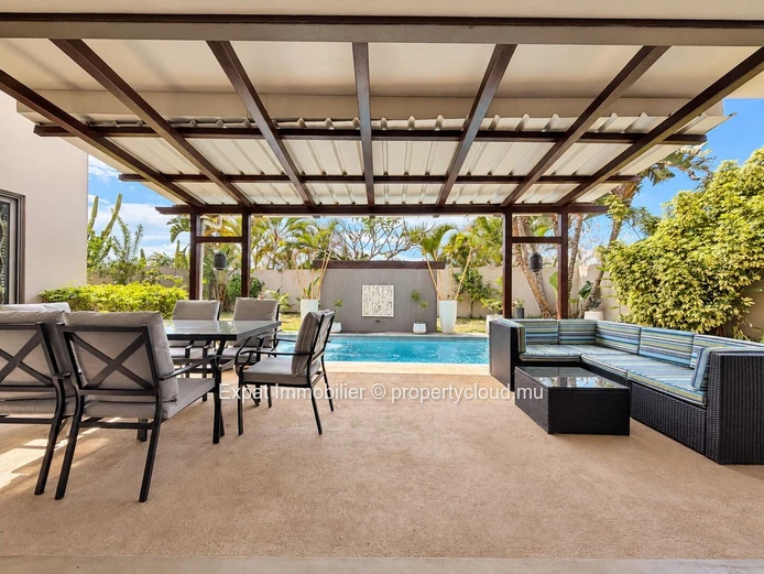 Stunning Renovated 3-Bedroom Ensuite Villa with Private Pool – Pereybere