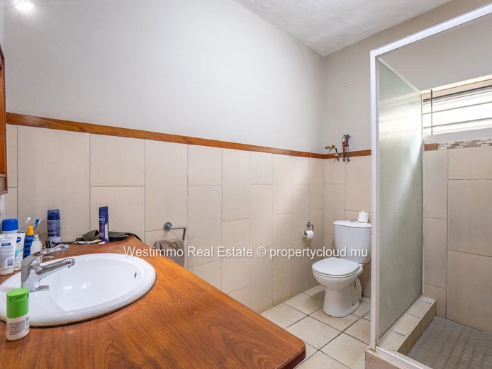 3-bedroom renovated house with office for rent in La Preneuse