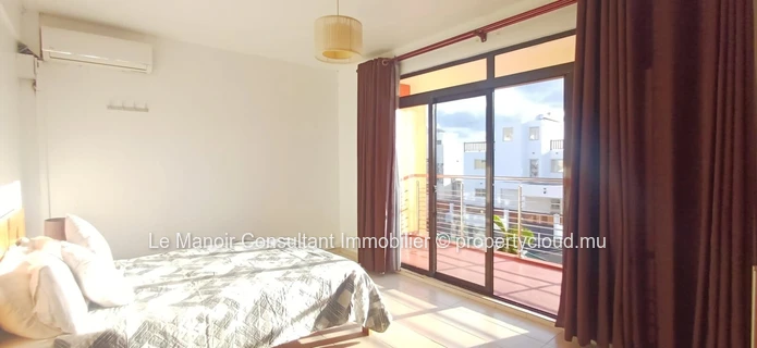 3-bedroom triplex with sea and mountain views - Sold furnished and equipped
