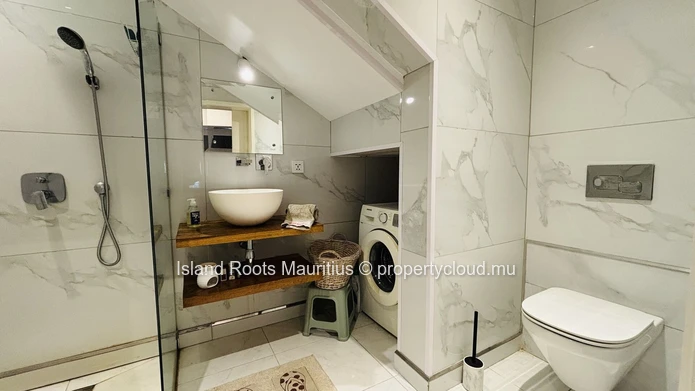 Duplex de 3 chambres à Bain Boeuf, non loin de la plage publique.