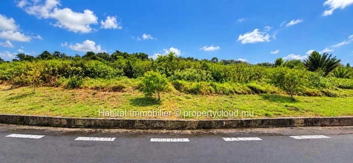Magnifique terrain de 439 toises situé dans le lotissement privé 