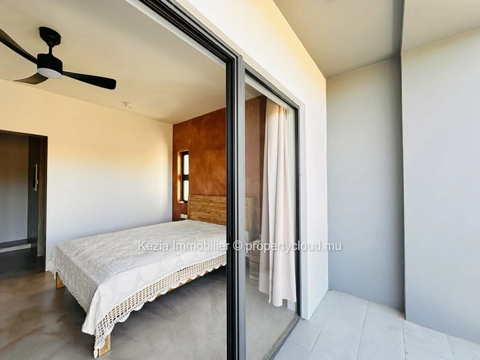 Contemporary Villa Ideally Located