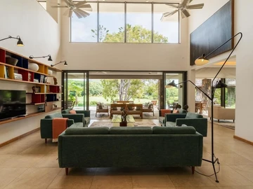 5 Bedroom House