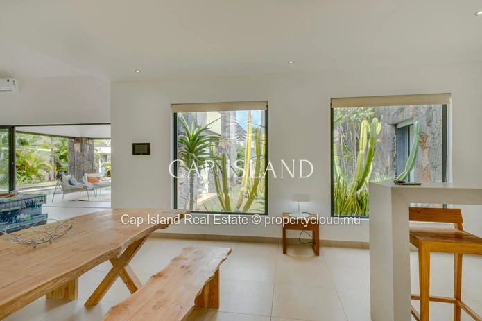 Tropical luxury in a 5-bedroom villa