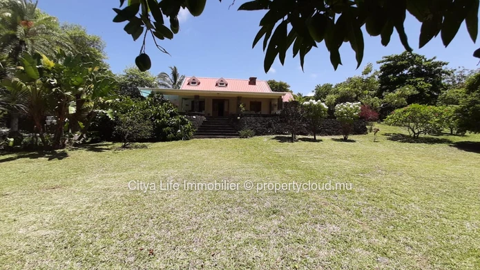 FOR SALE – Exceptional Property in Poste Lafayette