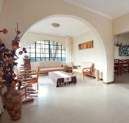 Maison de 5 chambres meublé en location long terme Curepipe 