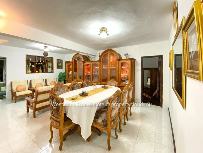 QUATRE BORNES – Elegant 135m² flat for rent | Comfort, Space Ideal Location