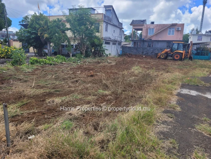 À VENDRE – Terrain commercial d’exception à Belle Vue Maurel