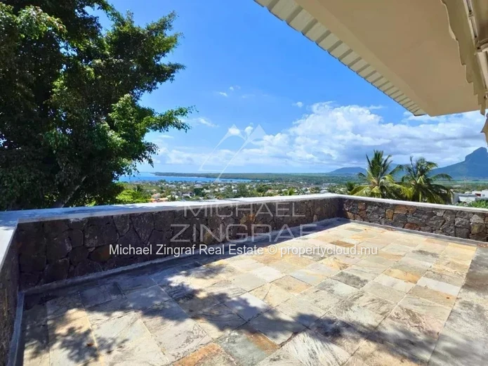 Spacious Family Home with Sea & Mountain Views – Tamarin
