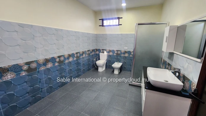 4-Bedroom Furnished Villa with Private Pool in Calodyne