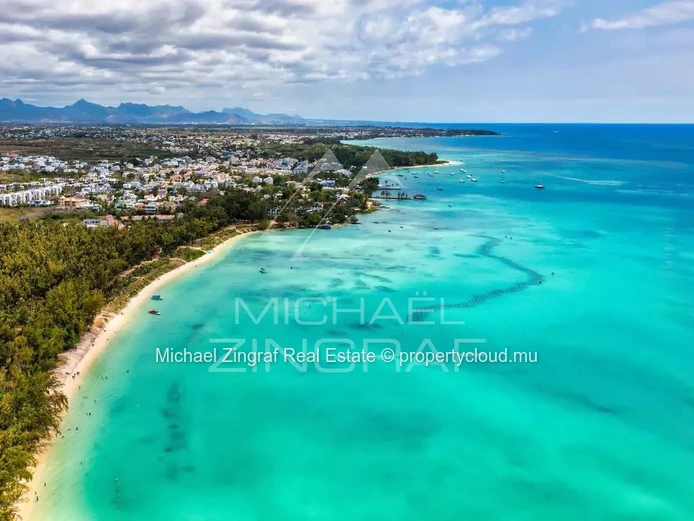 3-Bedroom Penthouse with Direct Rooftop Access – Pointe aux Canonniers