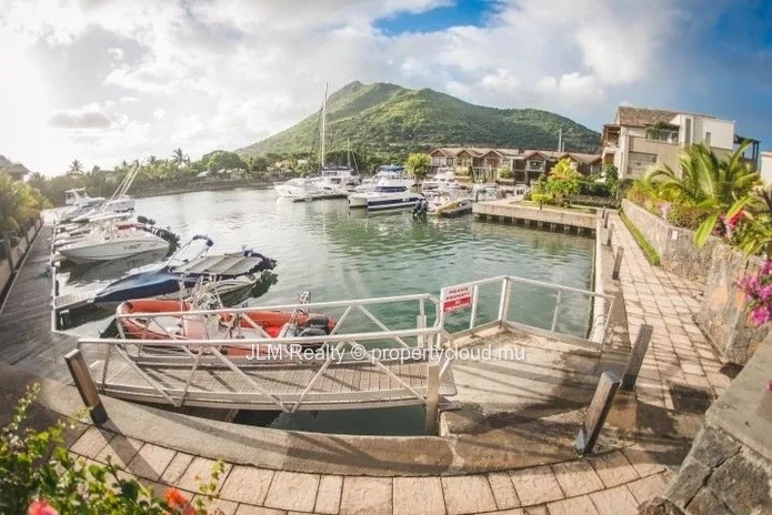 Appartement à louer dans la Marina à Rivière Noire, Île Maurice
