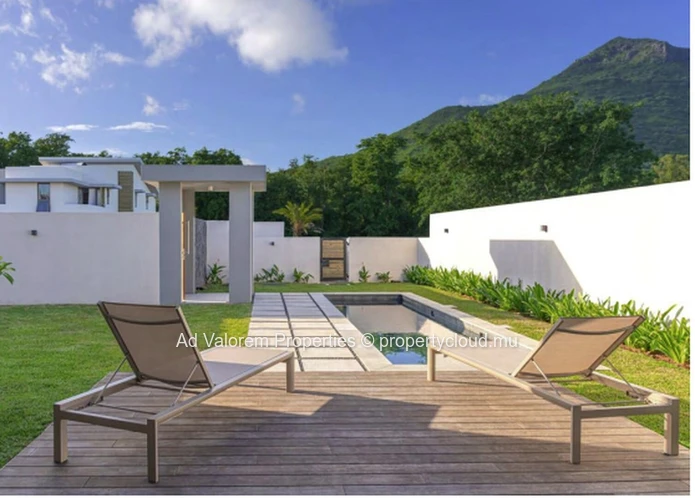 Villa for sale in Tamarin (Sole Mandate)