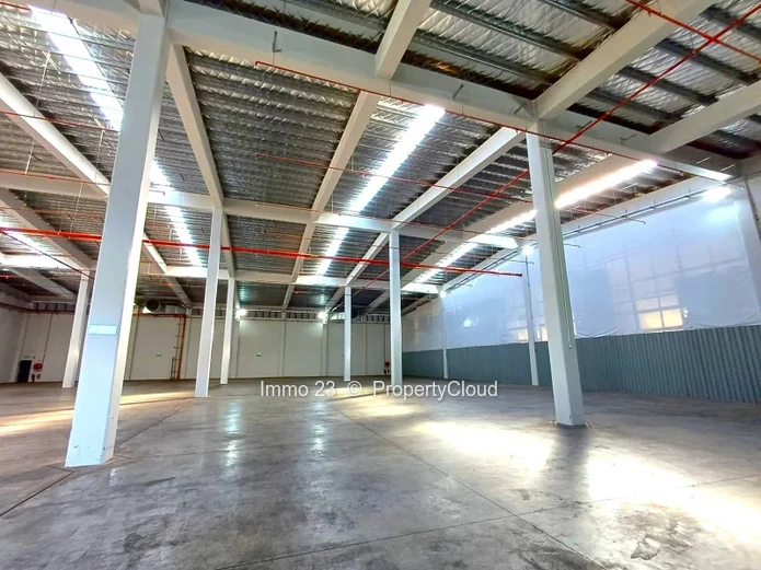 Warehouses - 2078m2 - Riche Terre