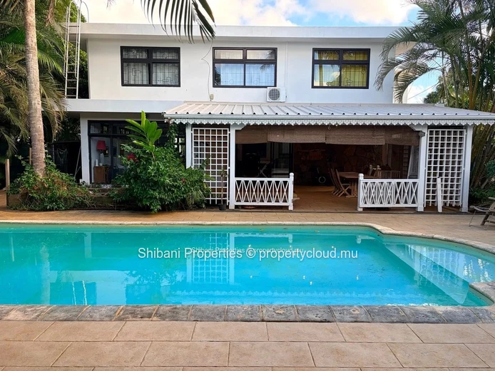 MAISON FAMILIALE À VENDRE – Quatre-Bornes