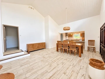 5 Bedroom Villa