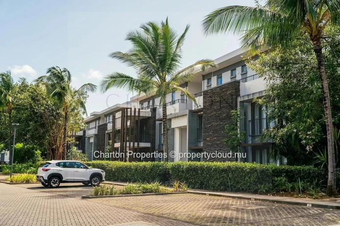 Appartement de 2 chambres en suite avec terrasse et vue dégagée sur le golf
