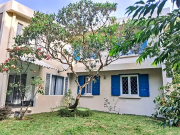 3 bedroom Apartment ground floor semi furnished for sale Curepipe 
