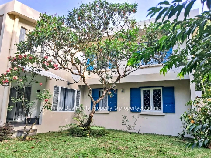 3 bedroom Apartment ground floor semi furnished for sale Curepipe 