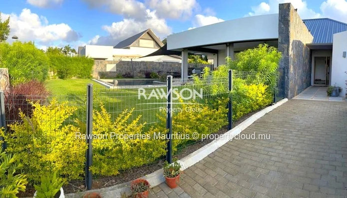 Villa 4 Chambres | Piscine Privée | Smart City De Beau Plan | Citoyens Mauriciens