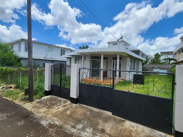 Bureau à louer à Coromandel, Port Louis Nord, 110m² avec parking, jardin et accès handicapés