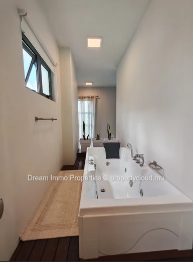 Location Superbe Penthouse En Duplex À Quatre Bornes – Ile Maurice