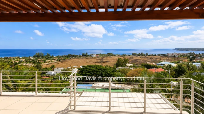 3-Bedroom Duplex with Sea and Mountain Views