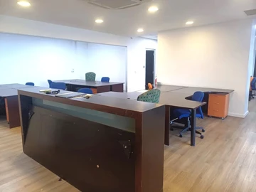 Bureau de 5 Chambres