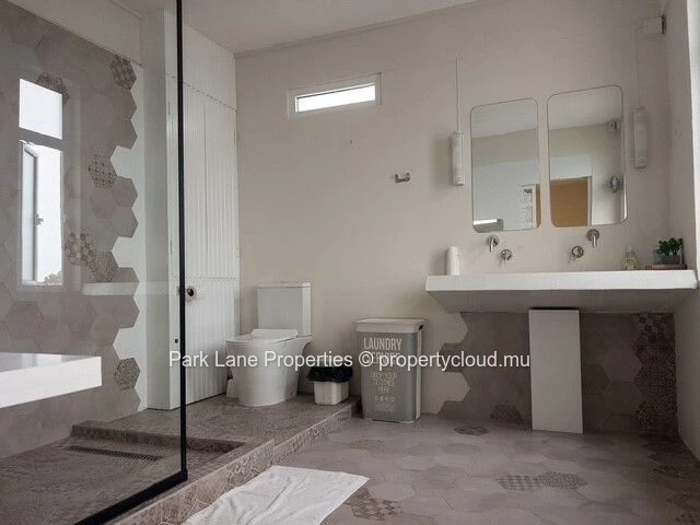 Appartement moderne et bien entretenu de 2 chambres avec terrasse à Floréal