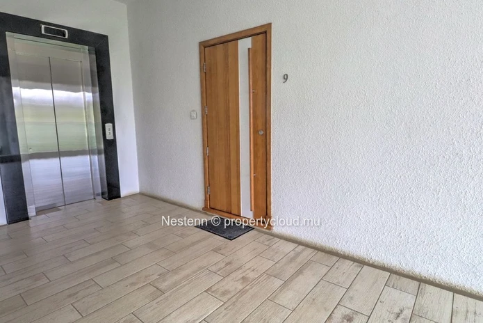 Bright 3-bed apartment with spacious jacuzzi in a residence