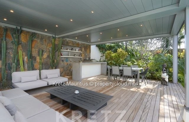 Exceptional villa with a huge swimming pool