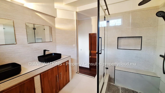 Appartement moderne à vendre à Floréal avec balcon et vue panoramique.
