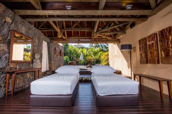 Luxury villa for sale with access to golf and beach club in Tamarin, Mauritius