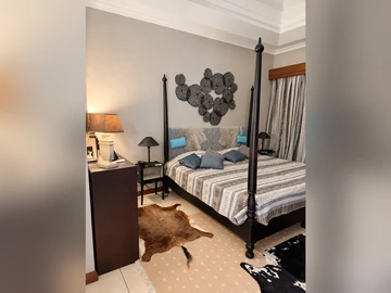 6 Bedroom Villa