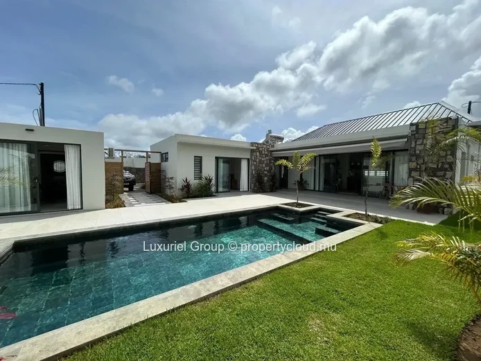 Élégante Villa Moderne avec Piscine à Louer – Grand Baie