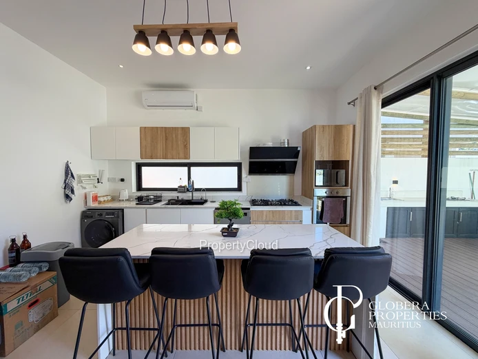 À Vendre Appartement De 3 Chambres - Au Rez-De-Chaussée | Trou Aux Biches, Coastal Road