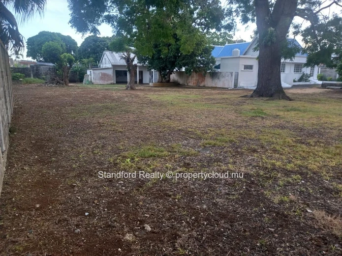 Grande Maison pour Activité Commerciale – Belle Rose