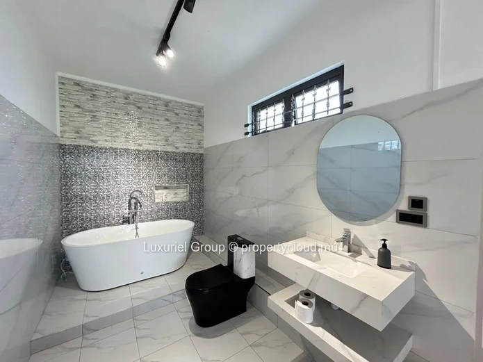 Villa Contemporaine Moderne À Louer – Sottise