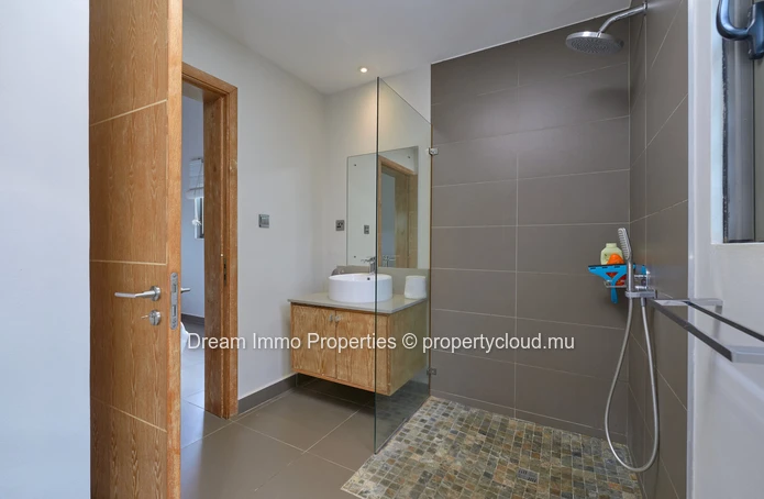 Splendid 3-Bedroom Villa Close To The Beach In Grand Baie – Mauritius
