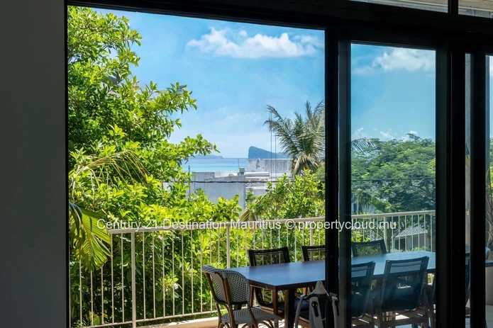 Penthouse with 360° Rooftop Terrace – Pointe aux Canonniers