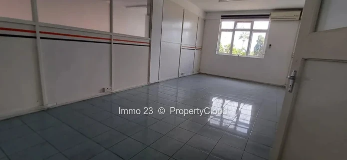 Office - 200m2 - Quatre Bornes - Ref. BU95567LO
