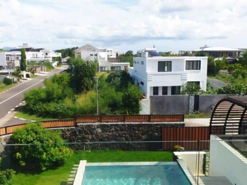 6 Bedroom Villa
