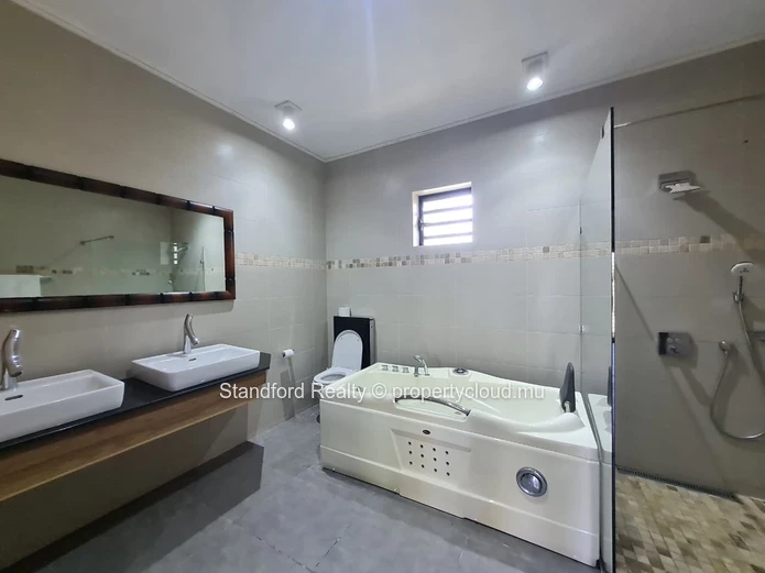 À Louer – Villa 3 Chambres à Balaclava | Rs 120,000 / mois (négociable)