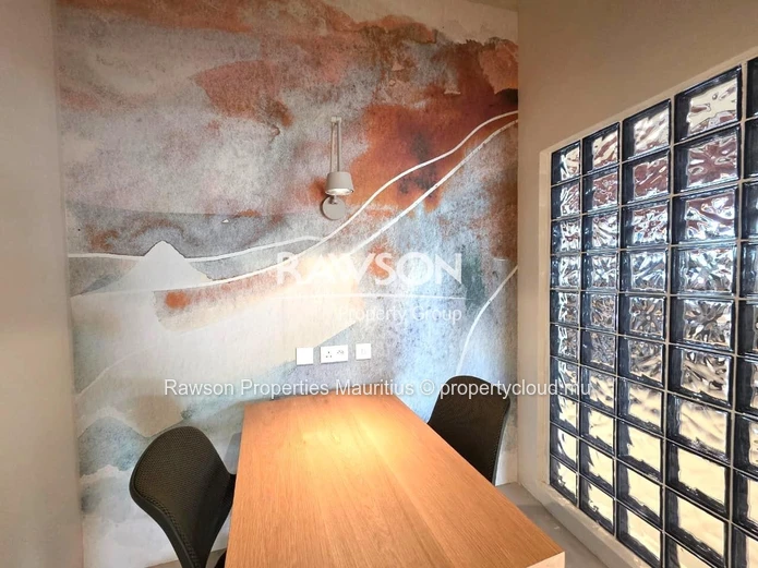 Bureau De 17,6 M² | Location Tout Compris | Mobilier | Nombreuses Installations Et Services | Solitude