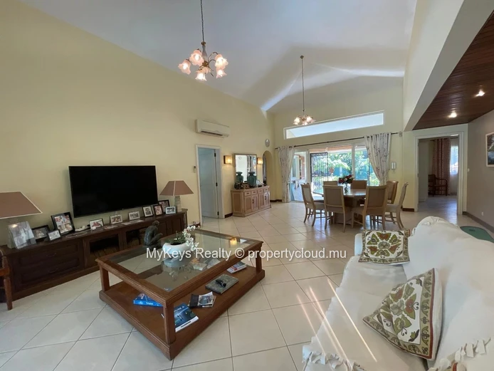 Tropical Garden – Private Swimming Pool – Mountain View