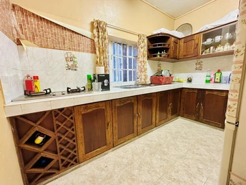 6 Bedroom House