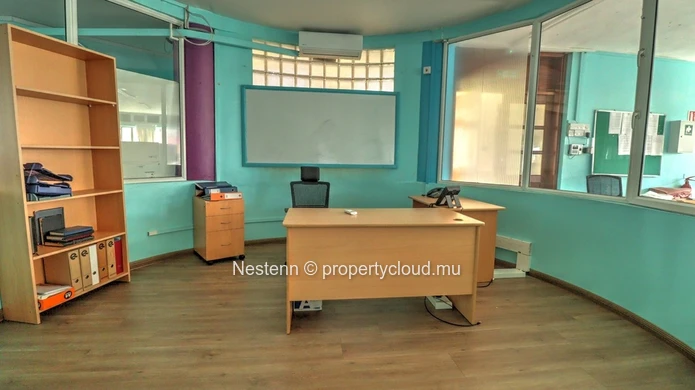 Office space of 371.61 m² 