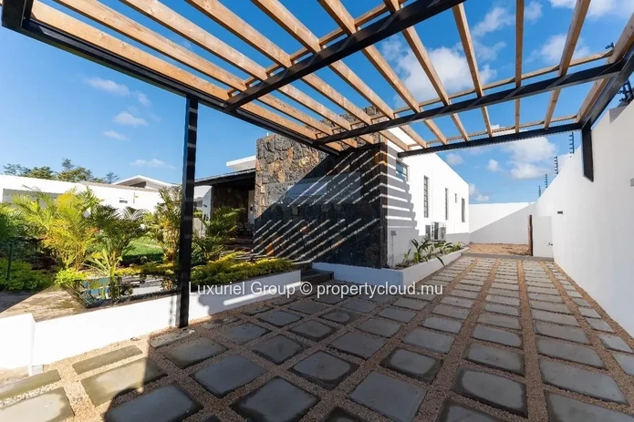 3-Bedroom Villa With Pool, Terrace, And Private Garden