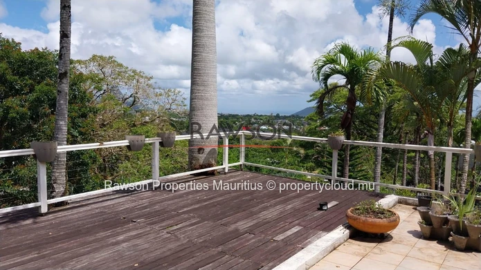 5 Bedroom house for sale in Floreal 