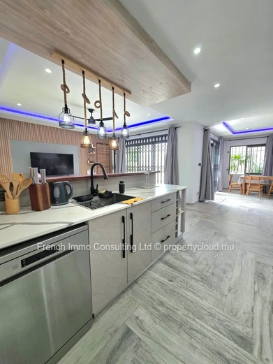 Villa de 4 chambres en location moyen terme a pereybere